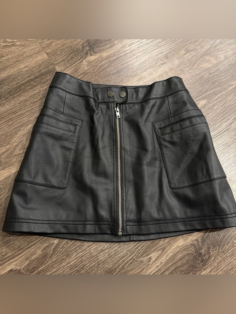 Free People Black Faux Leather Front-Zip Pocket Mini Skirt size 2